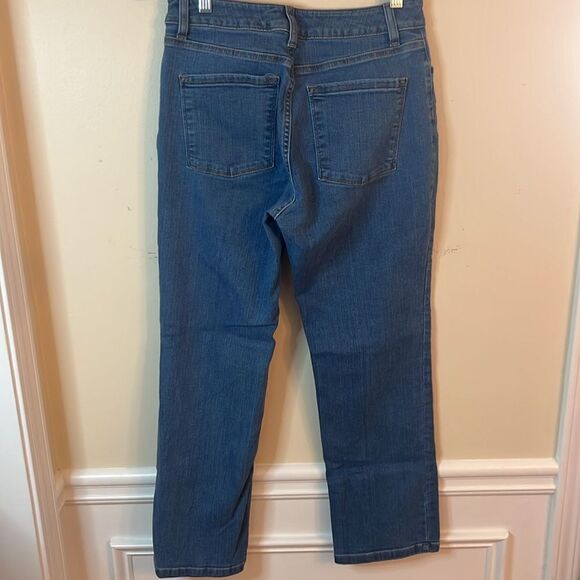 L. L Bean Classic Fit Petite Jeans - Picture 4 of 6